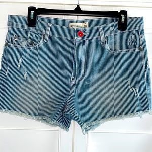 By Corpus Jean shorts